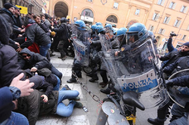 Italian Police Clashes  with Anti-Fascists Leaves 7 Injured